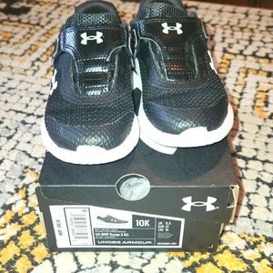 Almost New Under Armour size 10 Unisex little kid sneakers Black and White